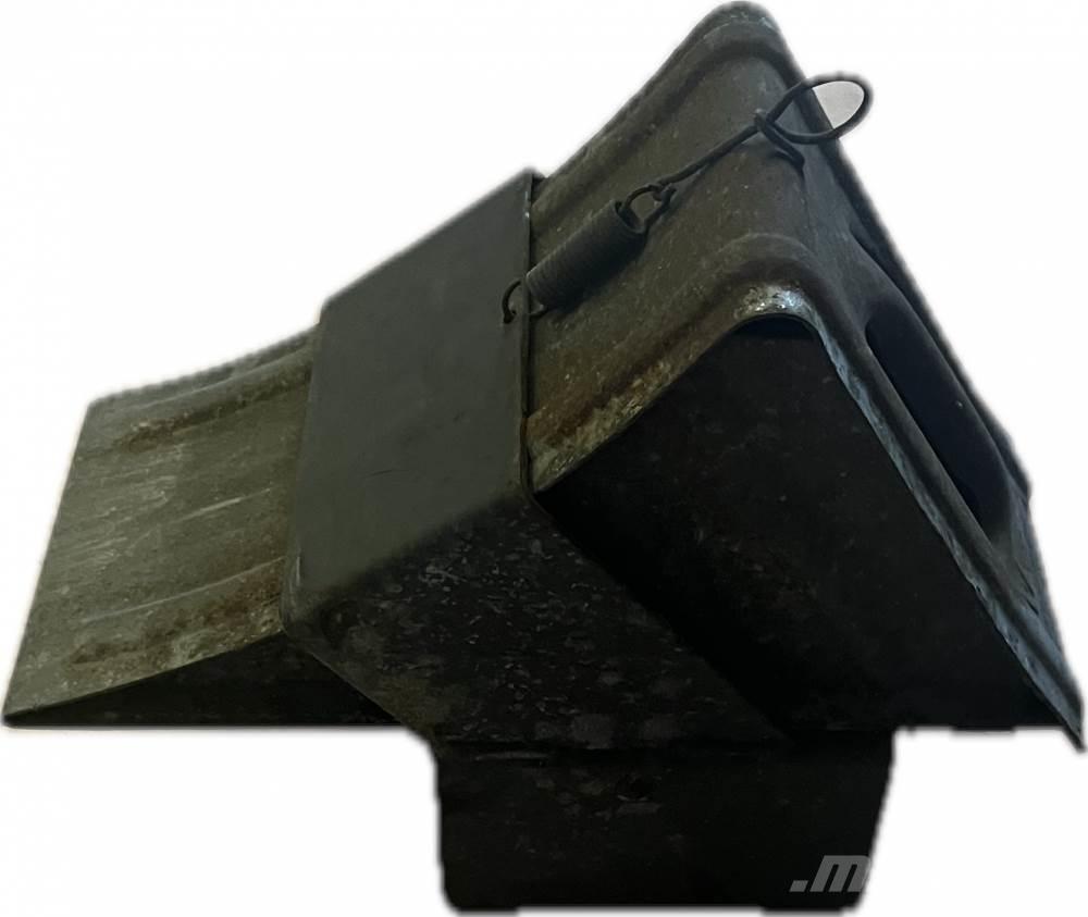  DRŽÁK S KLÍNEM Ostale kargo komponente