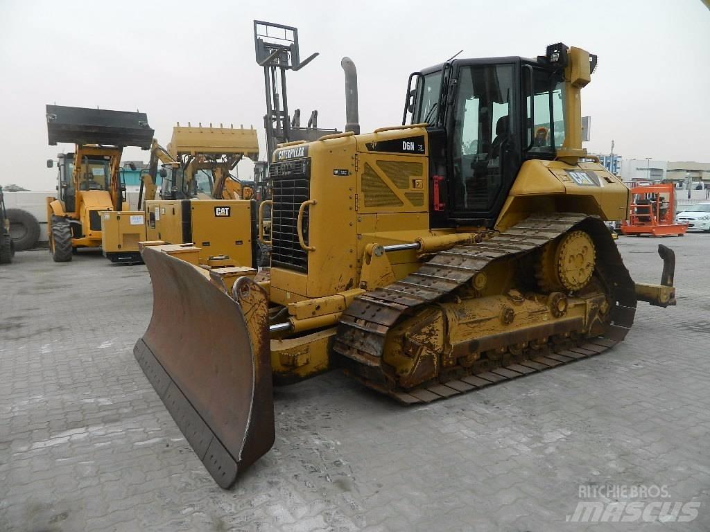 CAT D 6 N XL Buldožeri guseničari