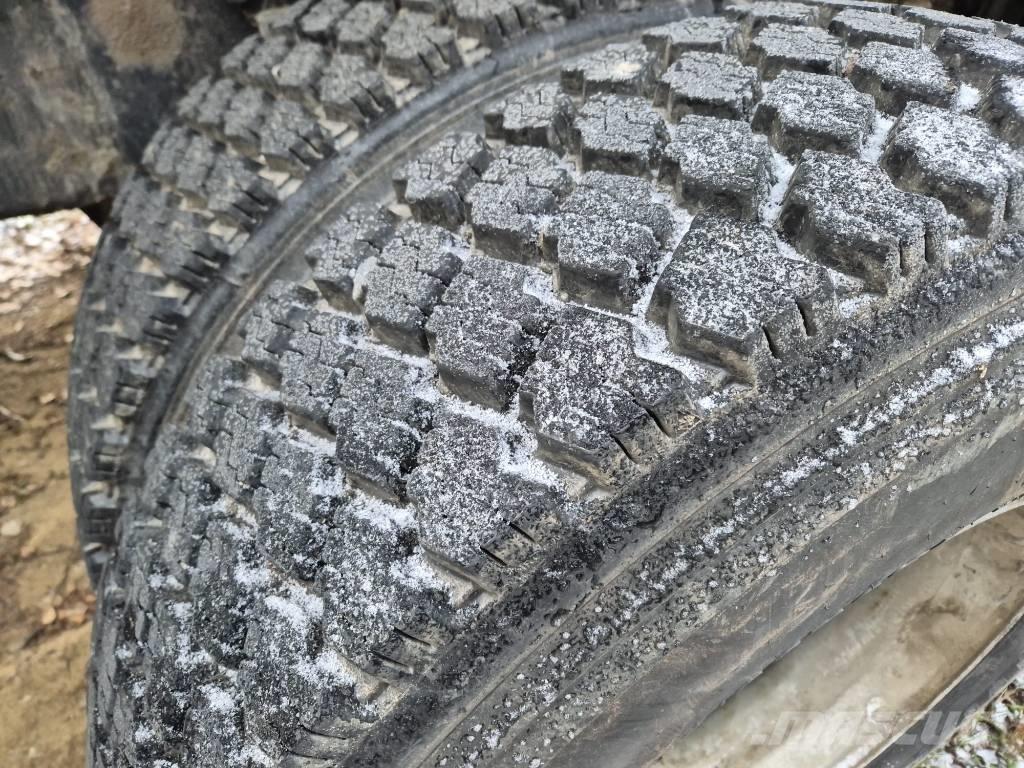 Sisu E11 Kiperi kamioni