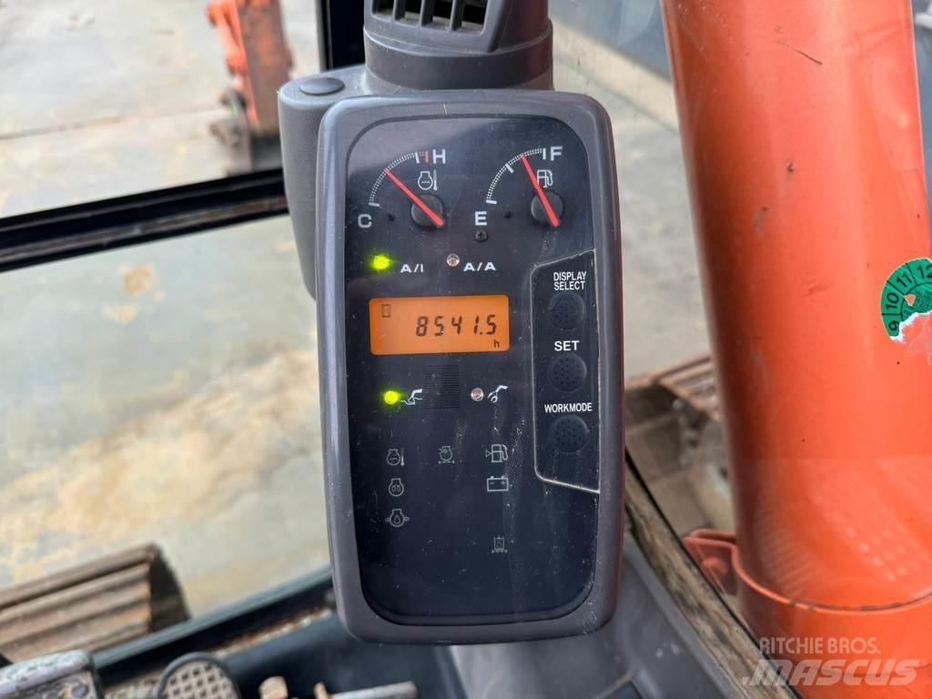 Hitachi ZX135US Bageri guseničari