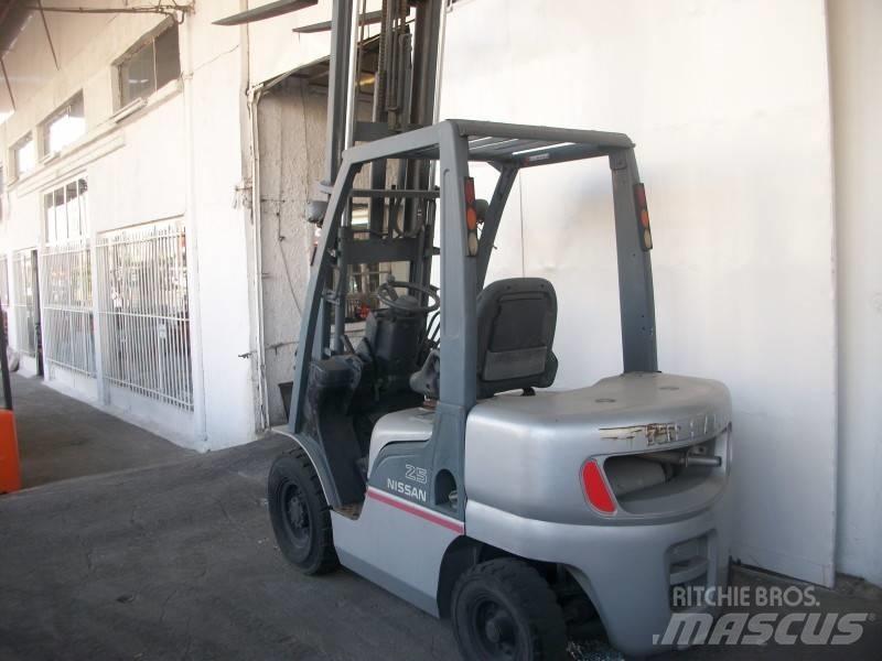 Nissan PL02A25 Plinski viljuškari