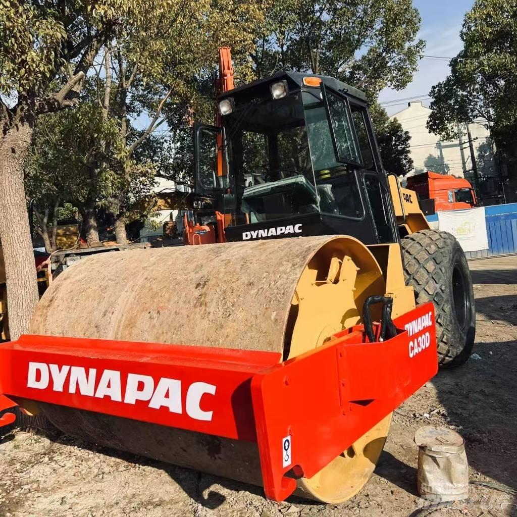 Dynapac CA30D Valjci sa jednim bubnjem