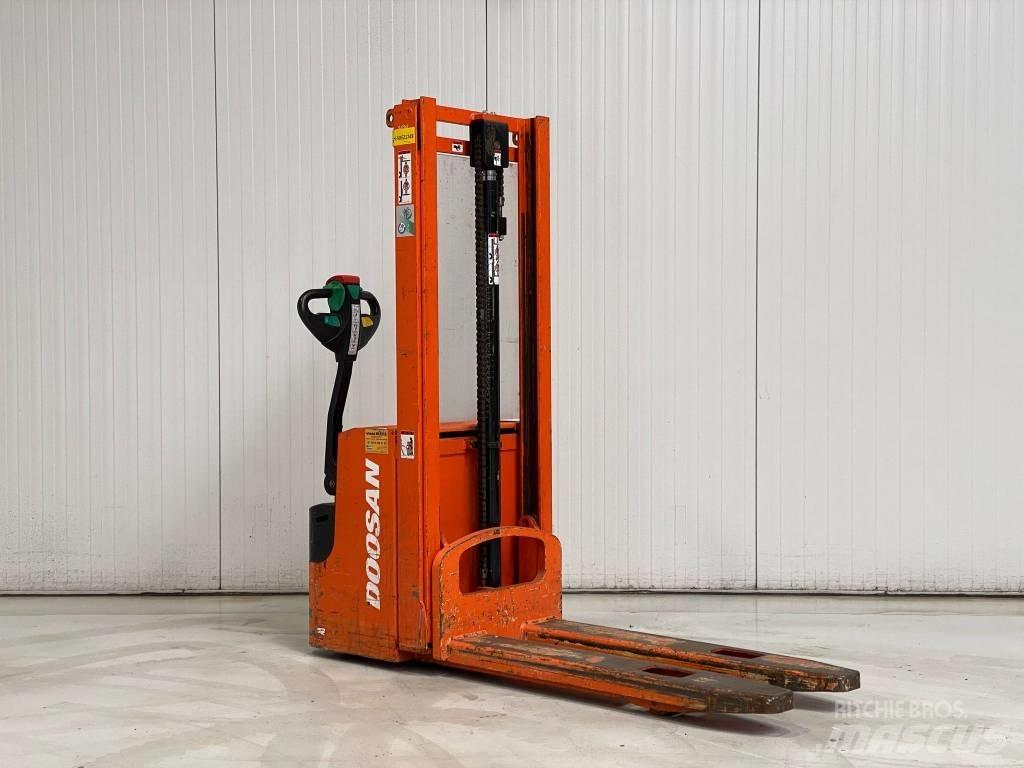 Doosan LEDS12.5C Ručni električni viljuškar