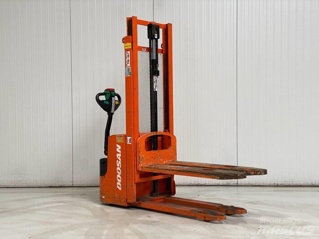 Doosan LEDS12.5C Ručni električni viljuškar