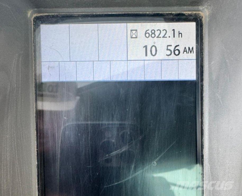 Hitachi ZX 135 US-6 Bageri guseničari