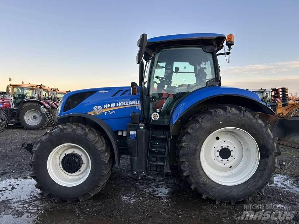 New Holland T7.225 Traktori