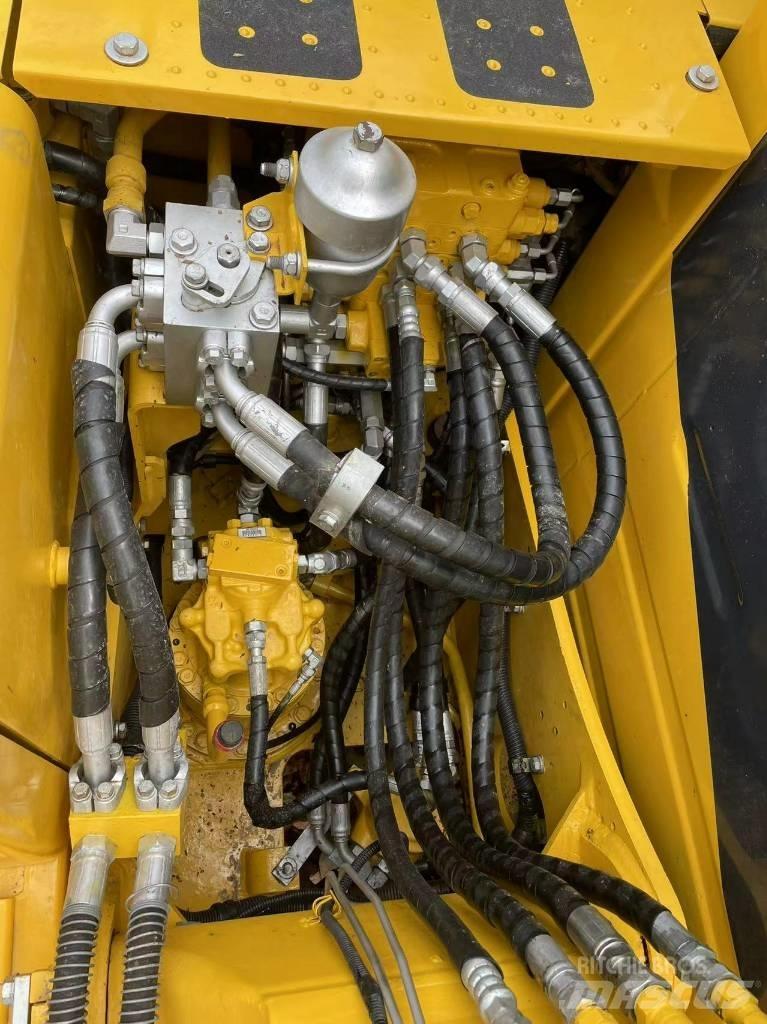 Komatsu 120-8 Bageri guseničari