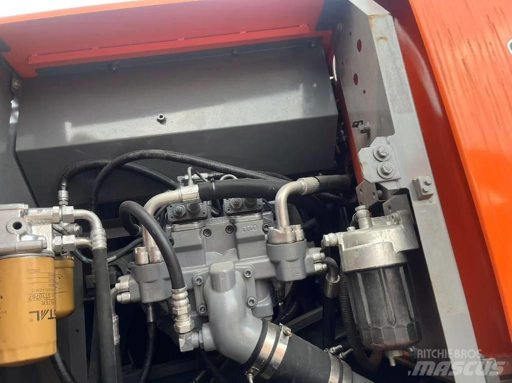 Hitachi zx200 Bageri guseničari