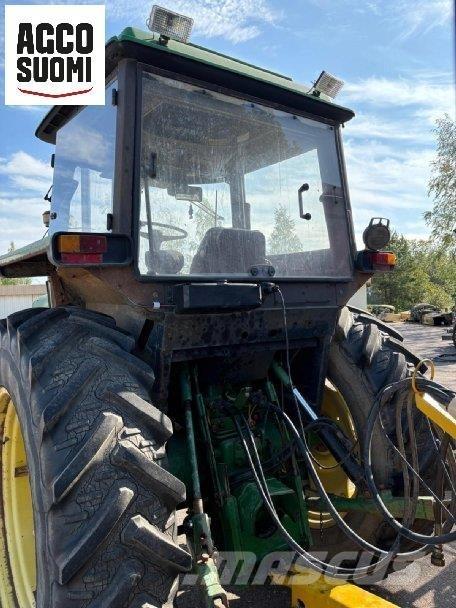John Deere 3040 Traktori