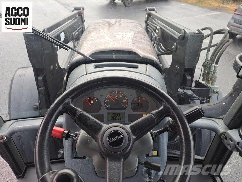 Valtra M120 Traktori