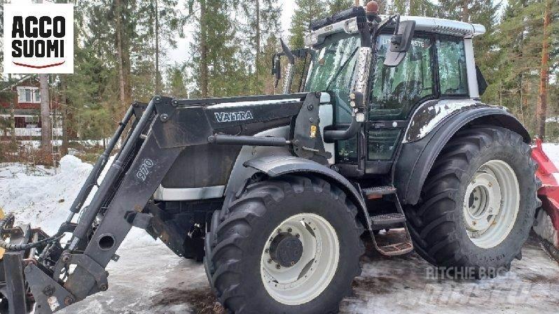 Valtra M150 Traktori