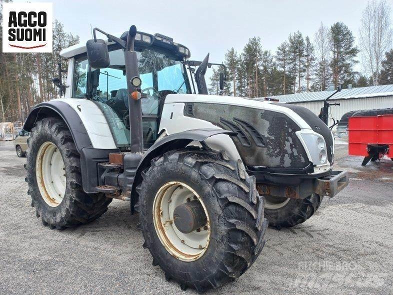 Valtra T213 VERSU Traktori