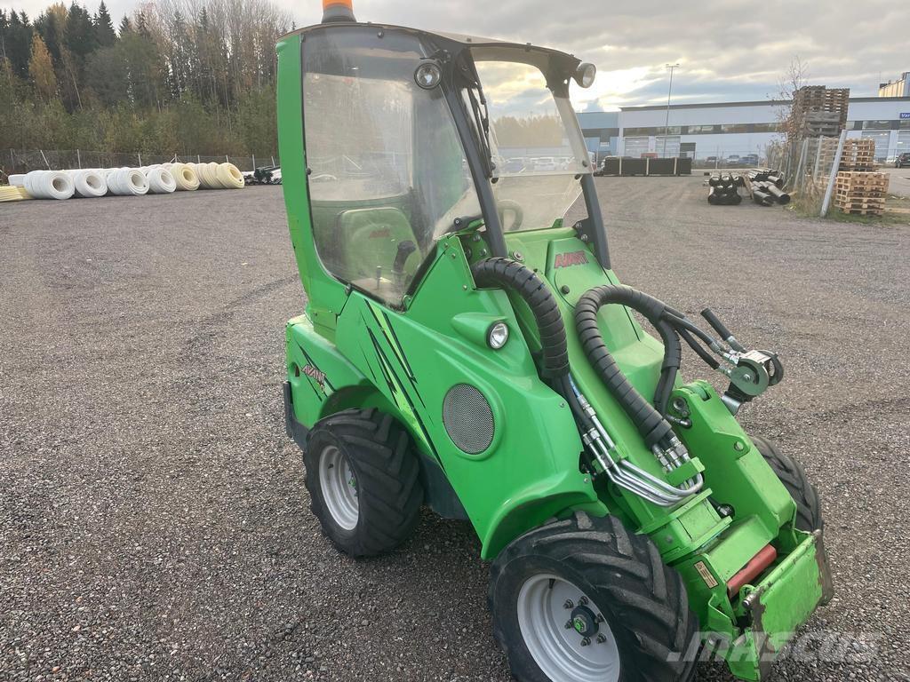 Avant 420 Višenamenski utovarivači