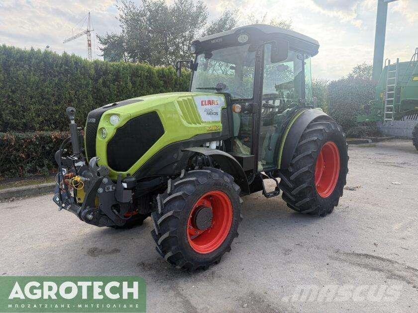 CLAAS NEXOS 220F Traktori