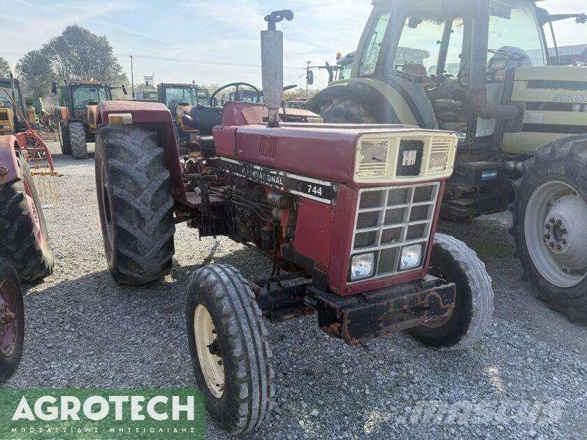 International 724 Traktori