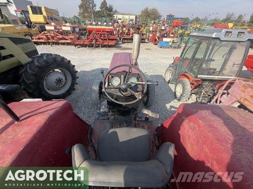 International 724 Traktori