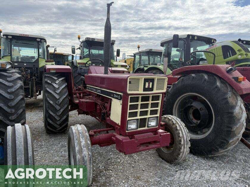International 844s Traktori