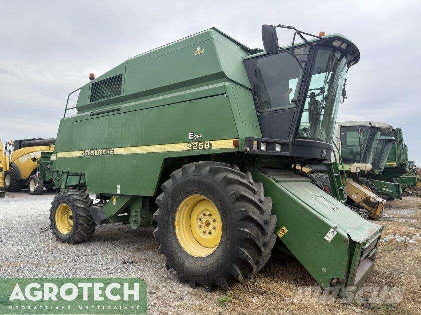 John Deere 2258 Traktori