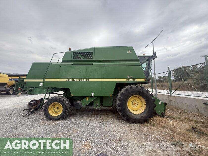 John Deere 2258 Traktori