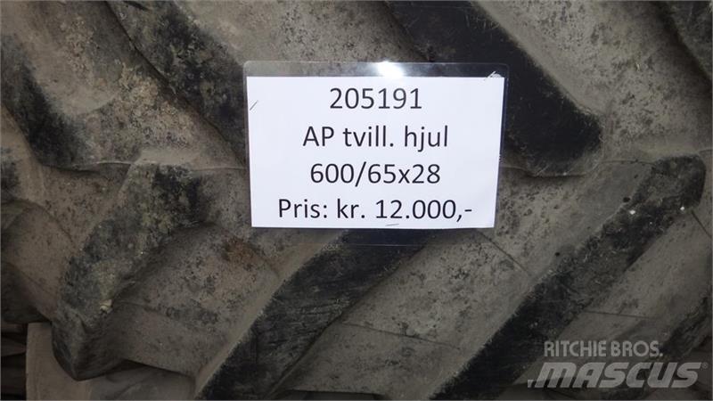 AP 600/65R28 Gume, točkovi i felne