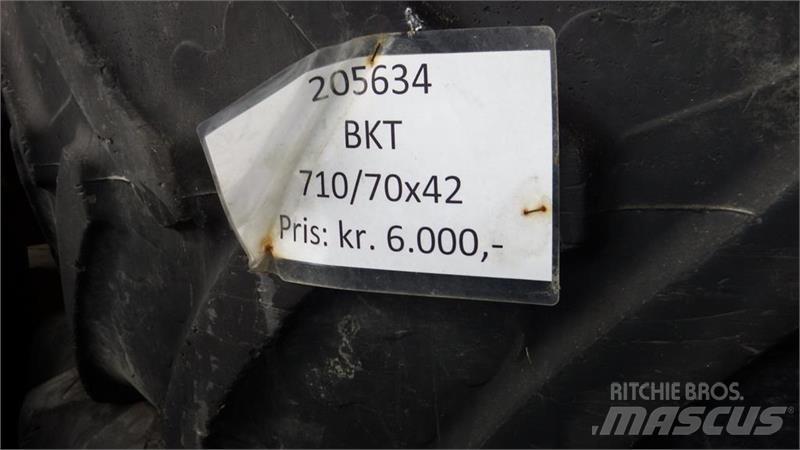 BKT 710/70R42 Gume, točkovi i felne