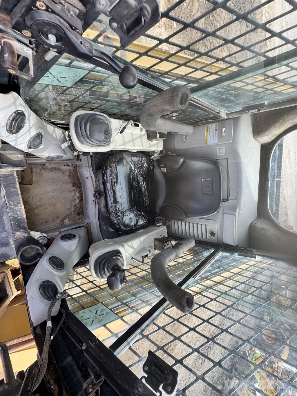 CAT 246C Skid steer mini utovarivači