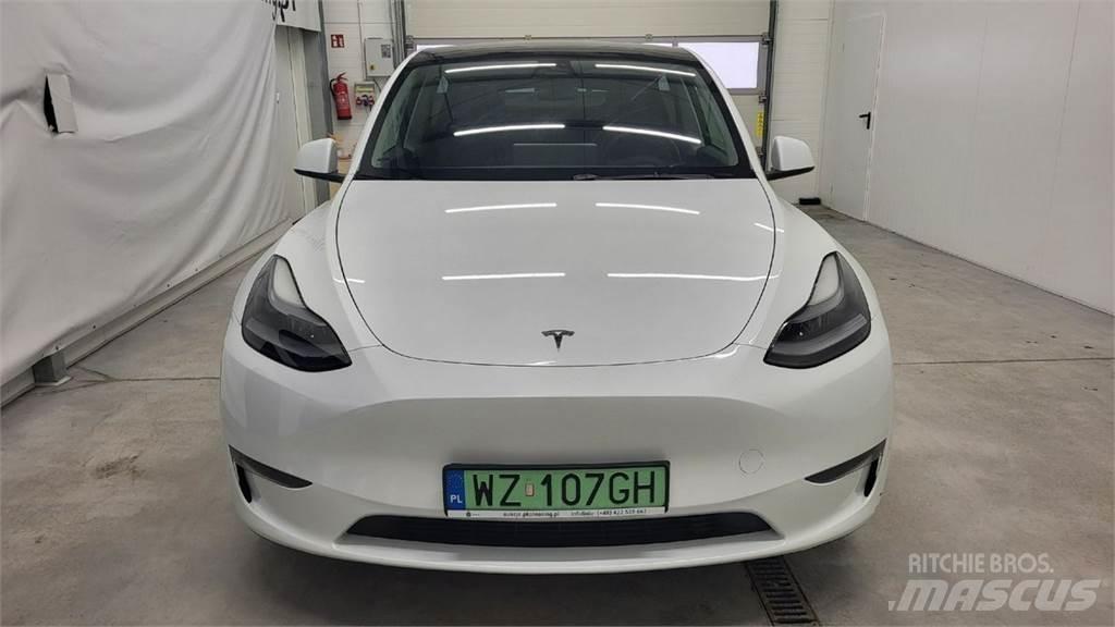 Tesla Y Automobili