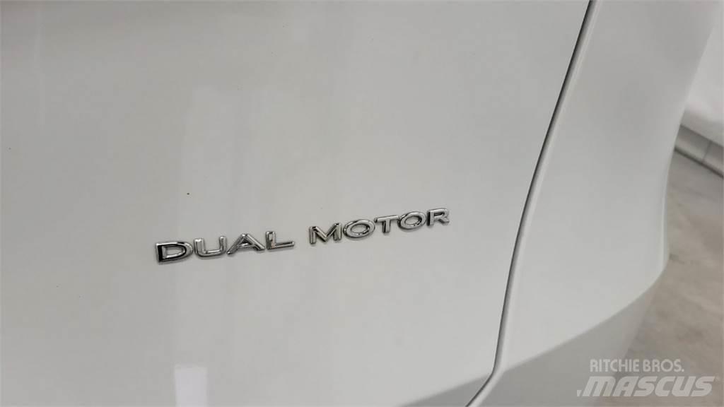Tesla Y Automobili