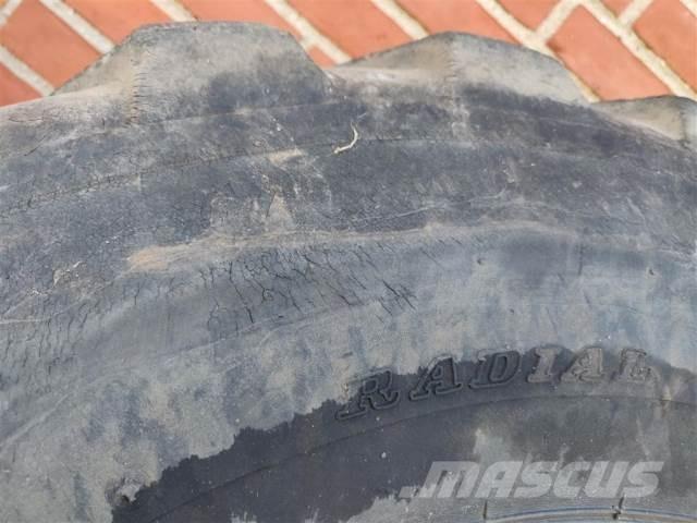  18 365/70R18 Gume, točkovi i felne