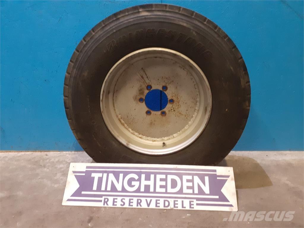  19.5 285/70R19.5 Gume, točkovi i felne