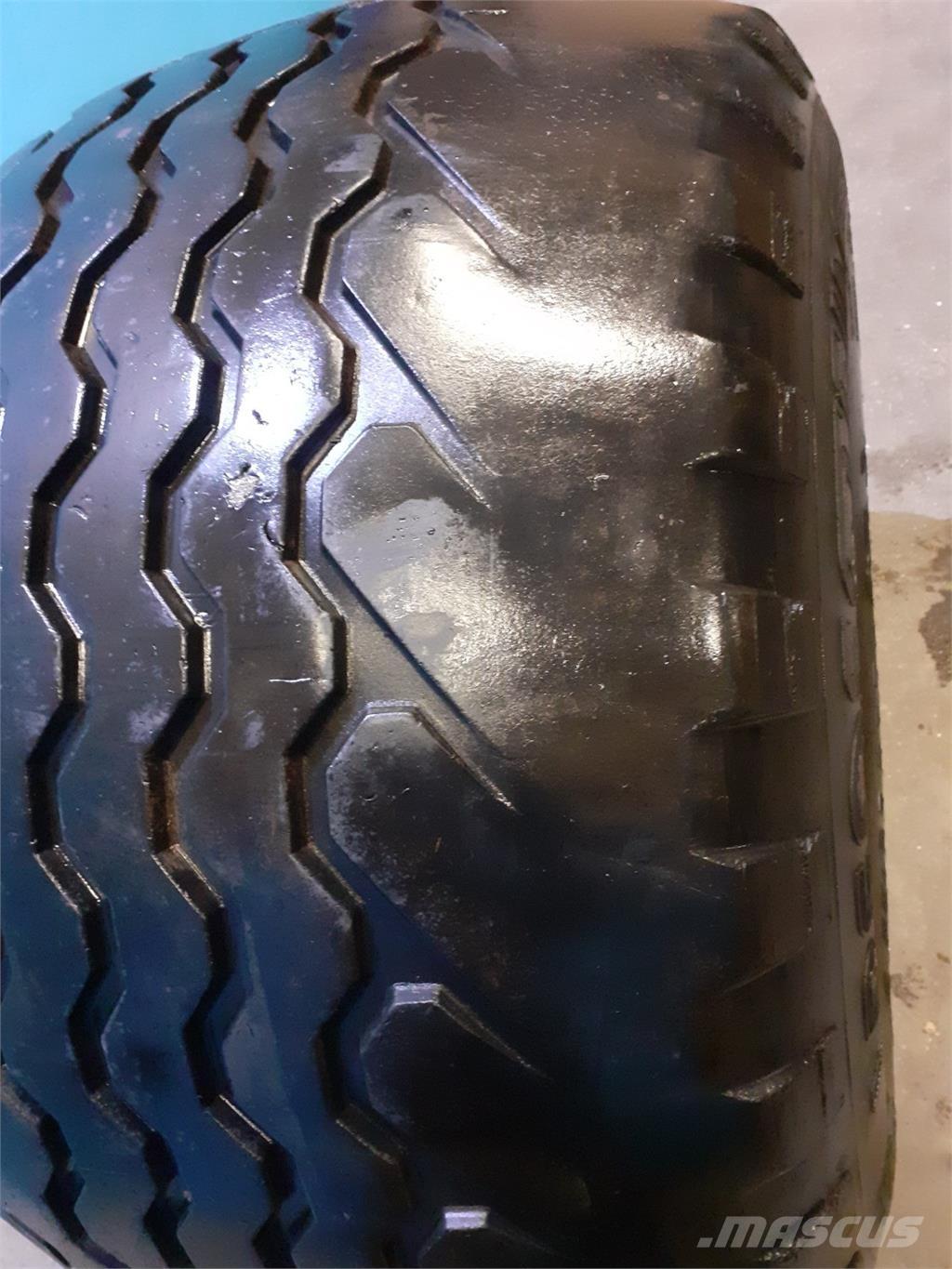  22.5 700/45-22,5 Gume, točkovi i felne