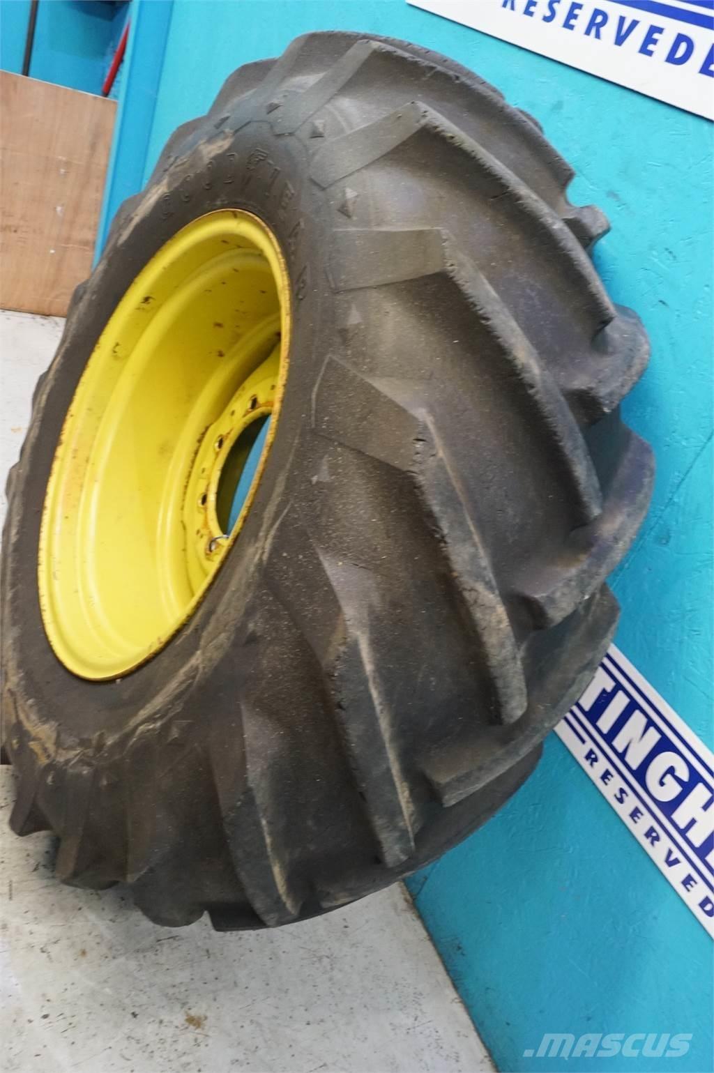  26 16.9/14-26 Gume, točkovi i felne