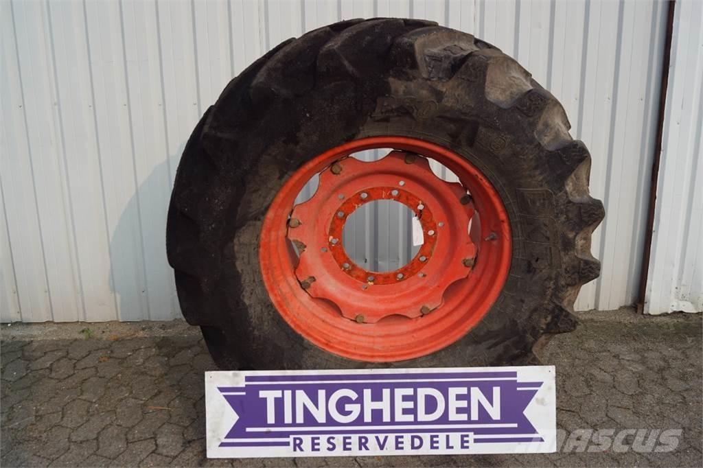  30 540/65R30 Gume, točkovi i felne