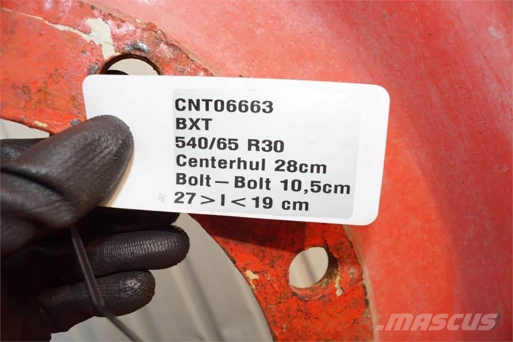  30 540/65R30 Gume, točkovi i felne
