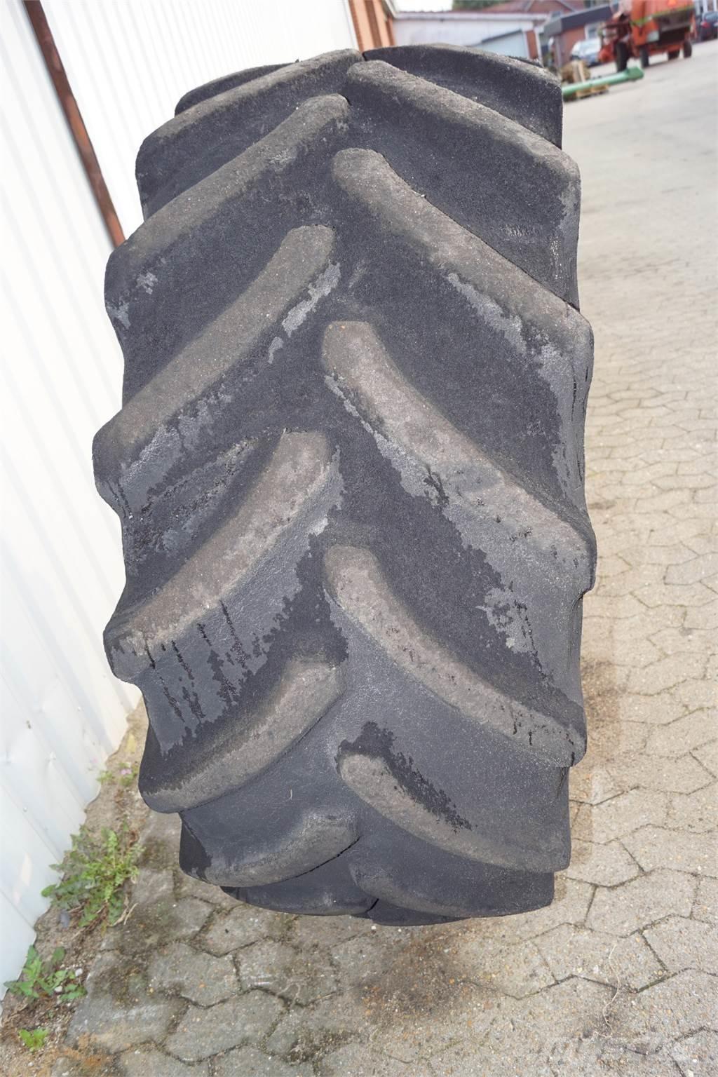  30 540/65R30 Gume, točkovi i felne