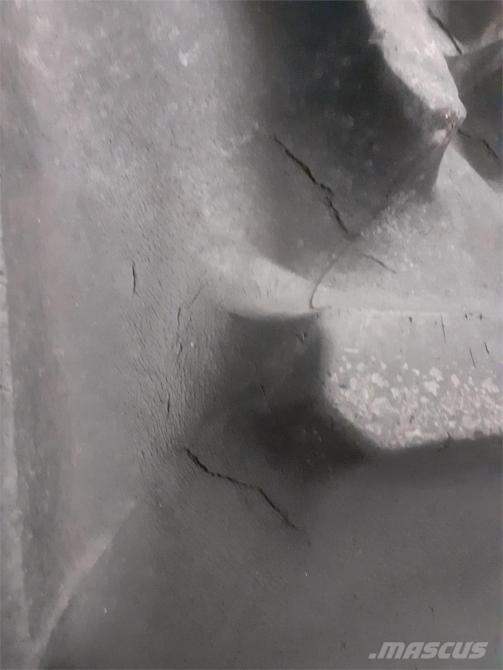  32 800/65R32 Gume, točkovi i felne