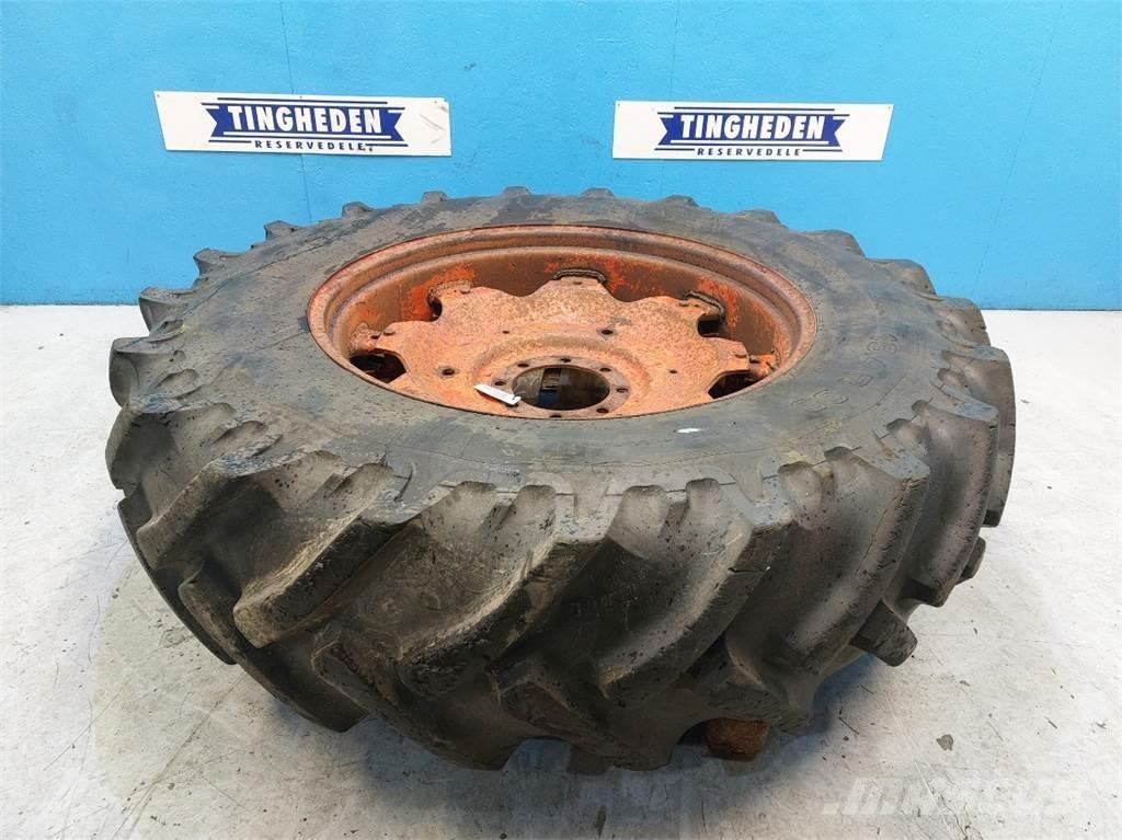  38 18.4 R38 Gume, točkovi i felne