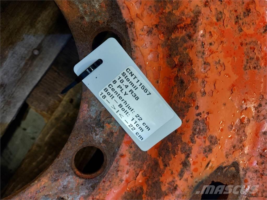  38 18.4 R38 Gume, točkovi i felne