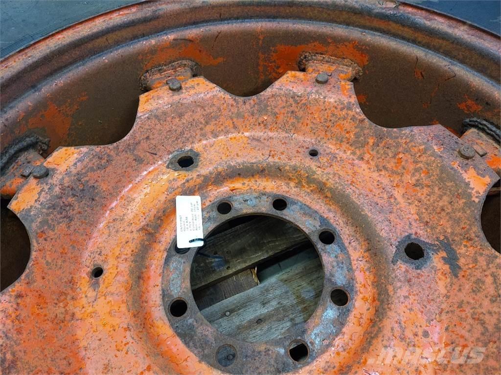  38 18.4 R38 Gume, točkovi i felne