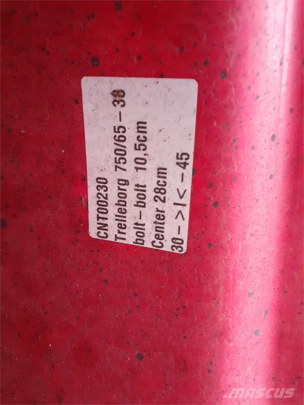 38 750/65R38 Gume, točkovi i felne
