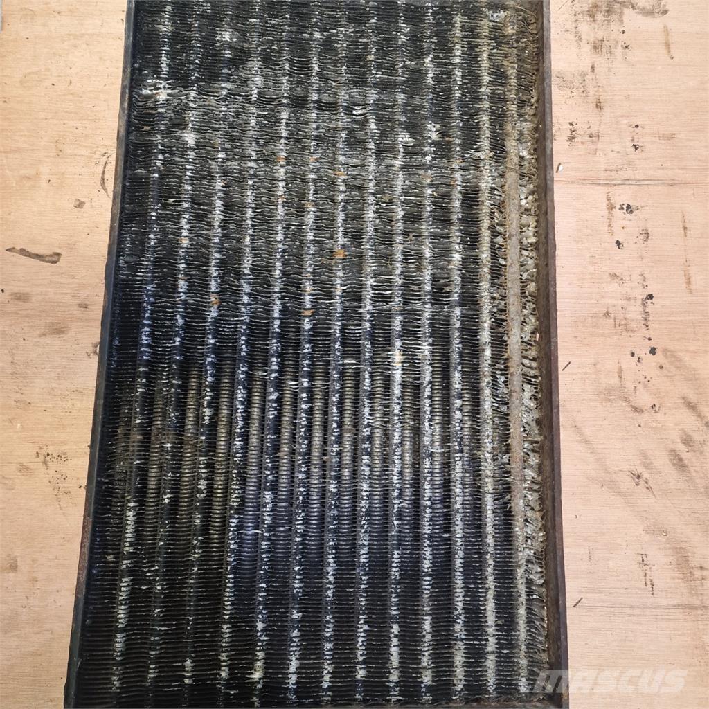 CASE 7130 Radijatori