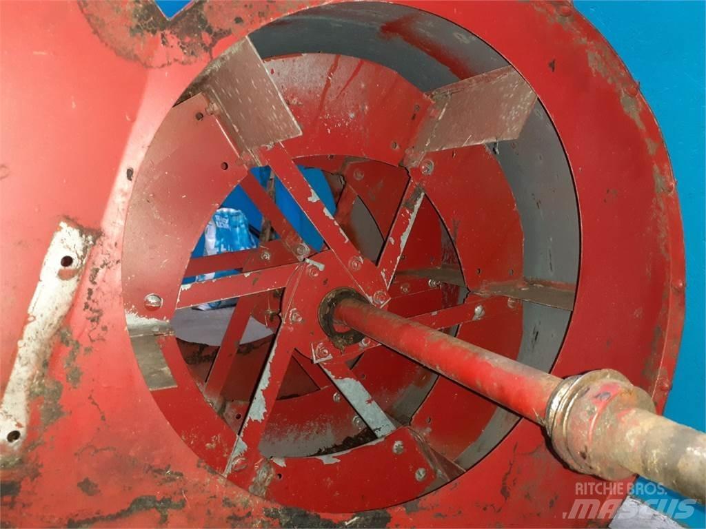 Case IH 1620 Posipači soli i peska