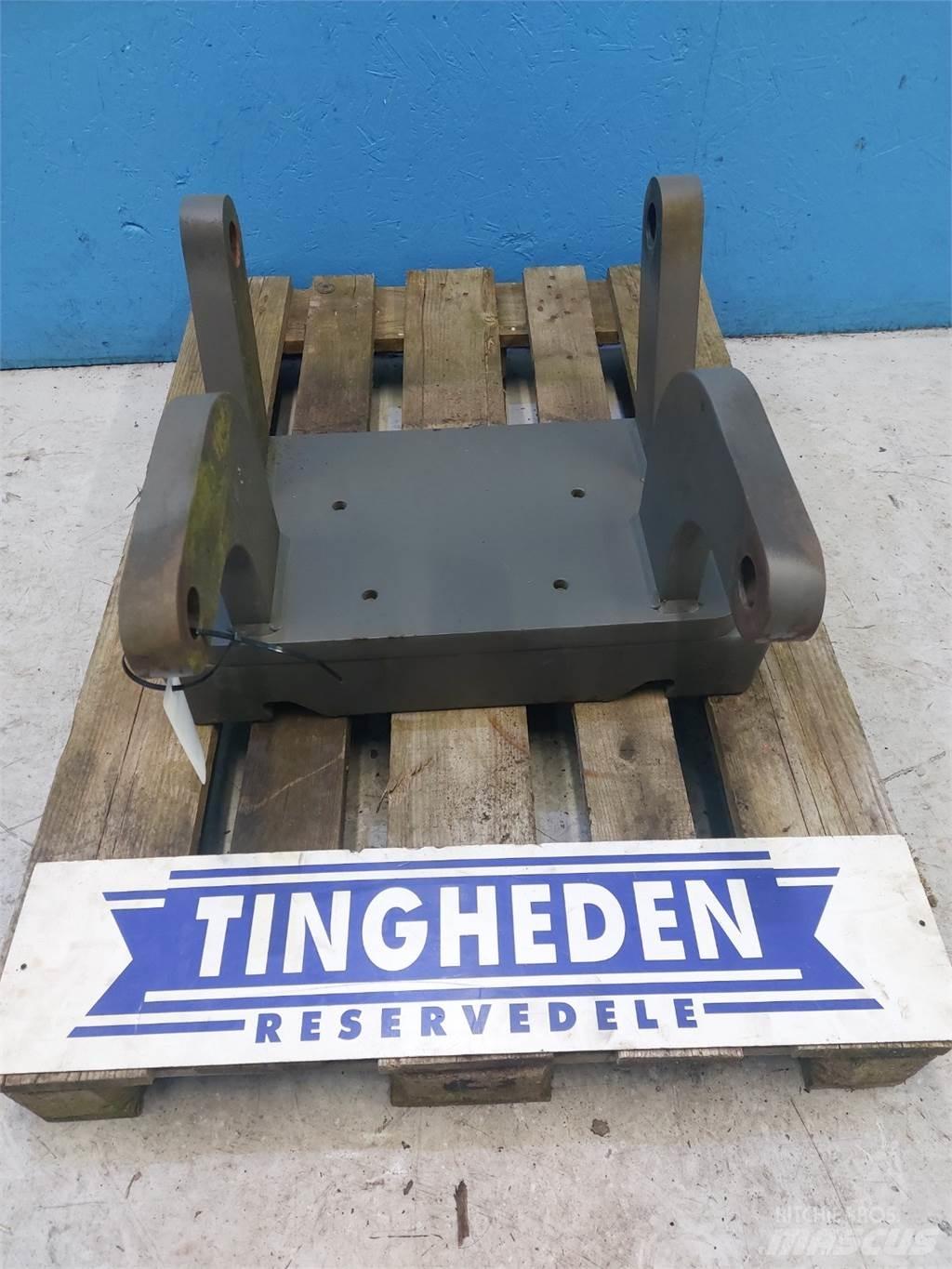 Fendt 718 Prednji tegovi