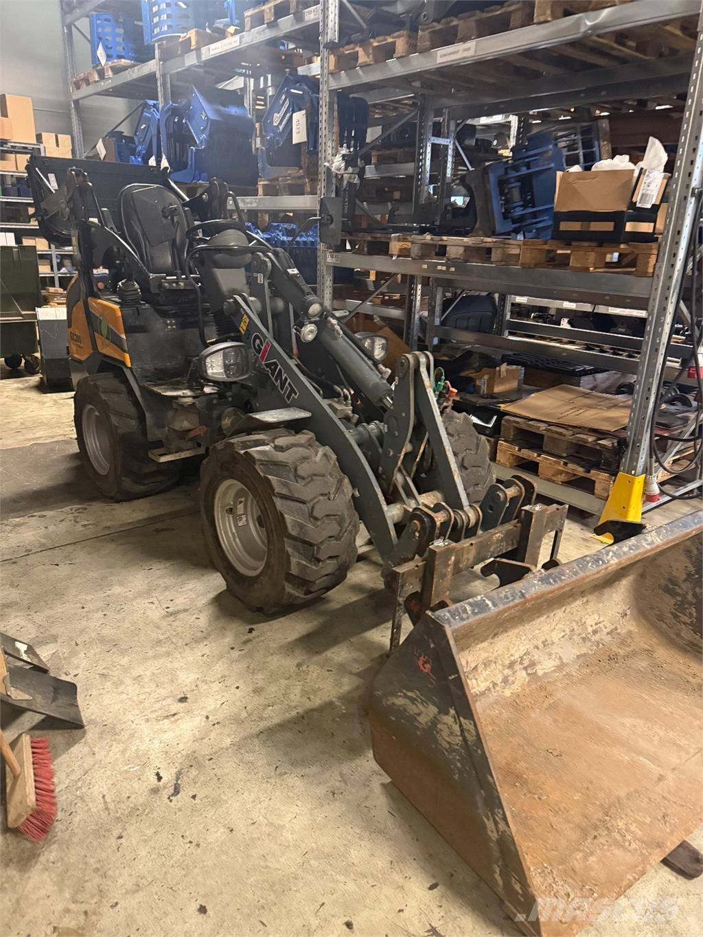 GiANT G2200E Mini utovarivači