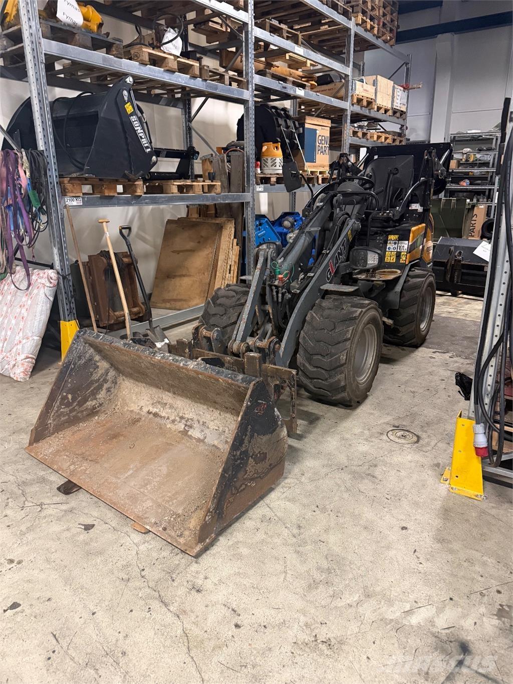 GiANT G2200E Mini utovarivači