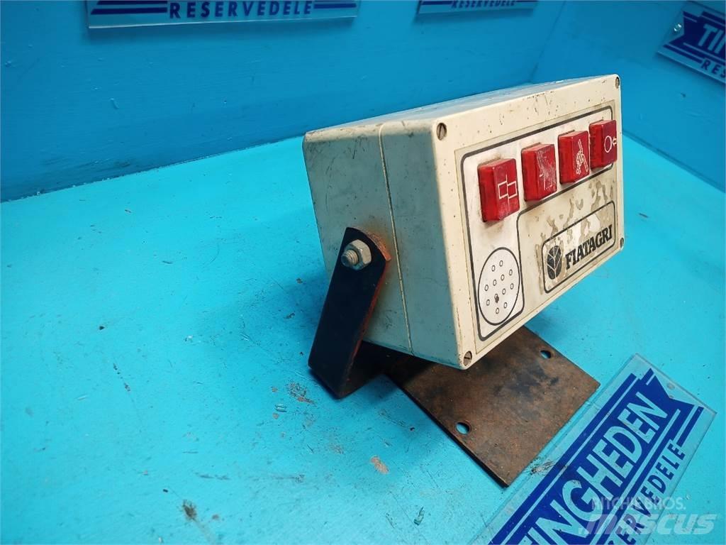 Hesston 4700 Elektronika