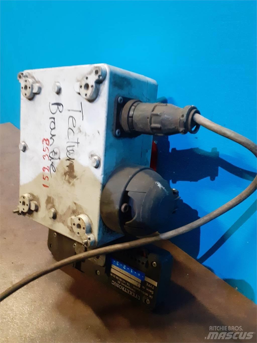 Hesston 4800 Elektronika