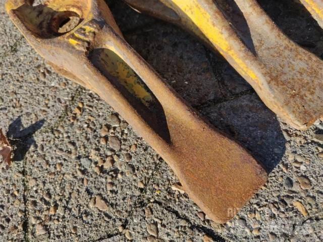 JCB Skovltænder Ostale komponente za građevinarstvo