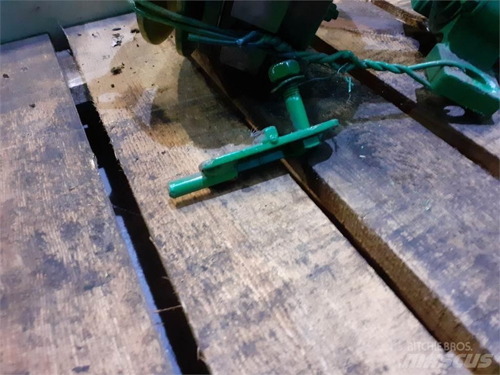 John Deere 1075 Dodatna oprema za kombajne