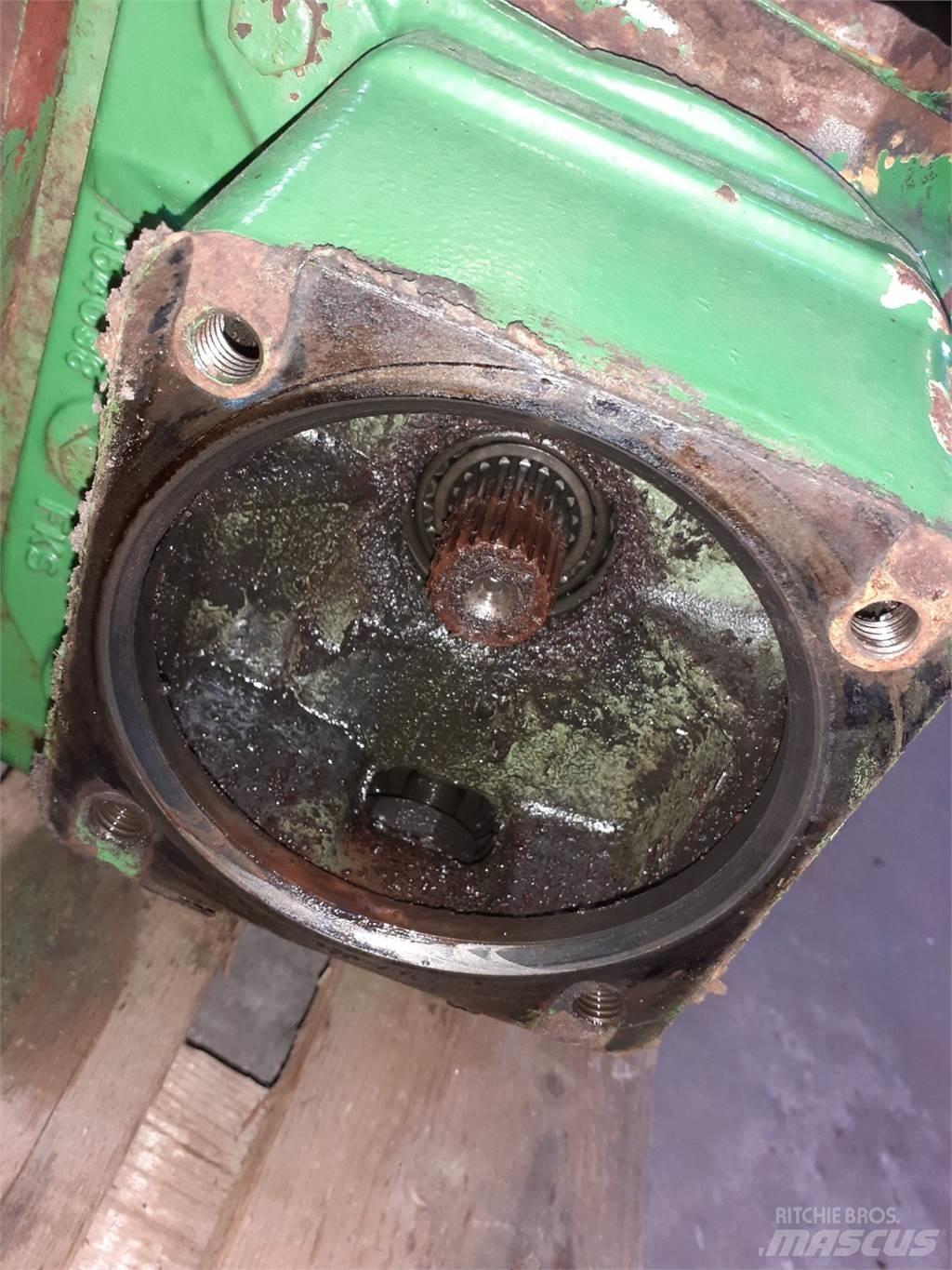 John Deere 1075 Menjač